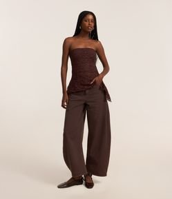 Calça Barrel Cintura Alta em Sarja com Bolsos