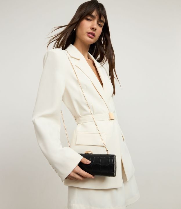 Bolsa Baguete em PU com Textura Croco e Alça Corrente