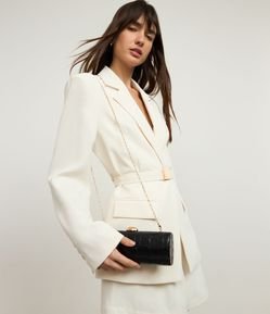 Bolsa Baguete em PU com Textura Croco e Alça Corrente