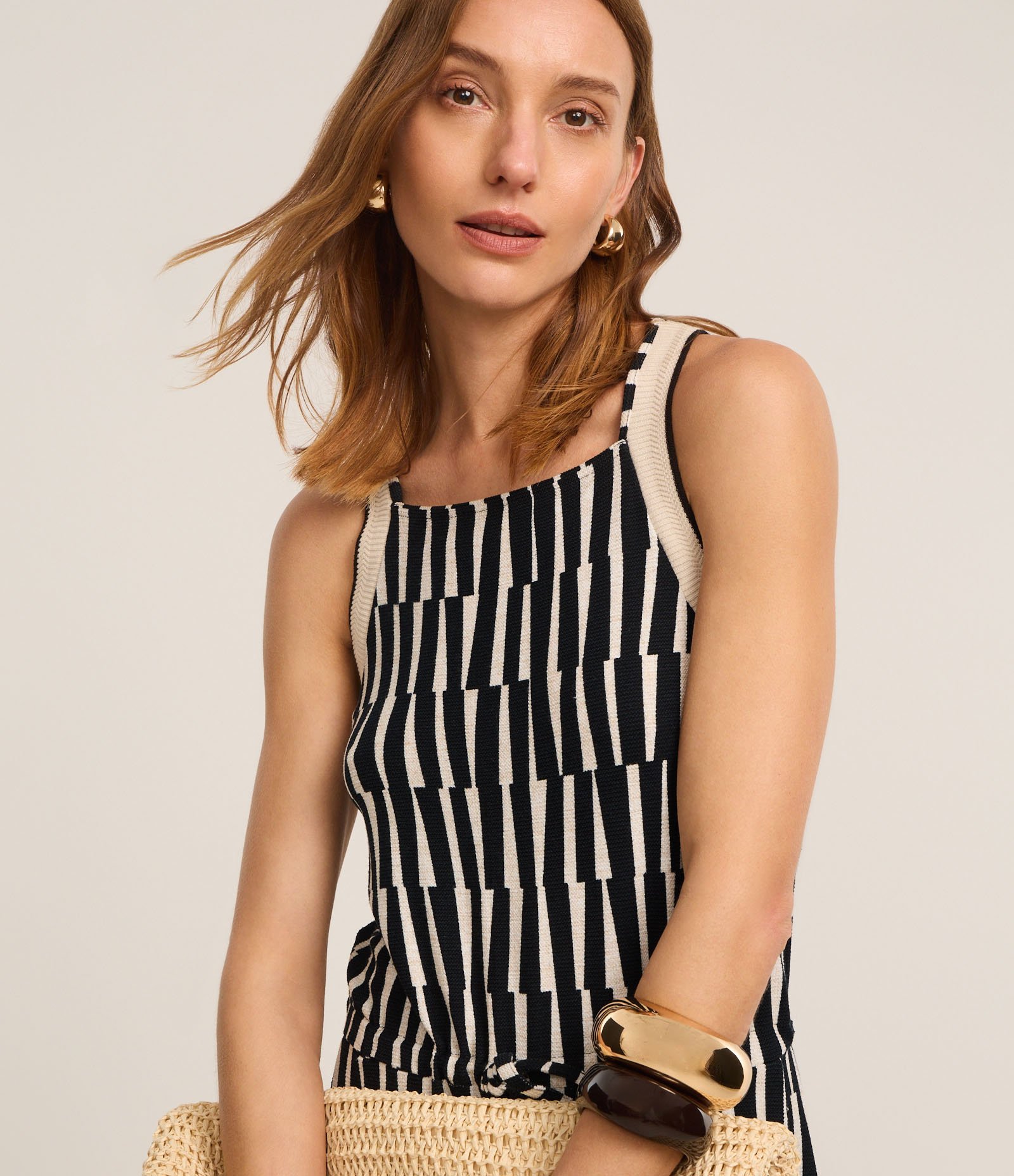 Macacão Reto em Viscose com Detalhes em Tricô e Estampa Geométrica Preto/Bege 3