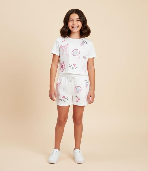 Short Regular Infantil com Estampa de Ícones Sweet Doodles - Tam 5 a 14 Anos