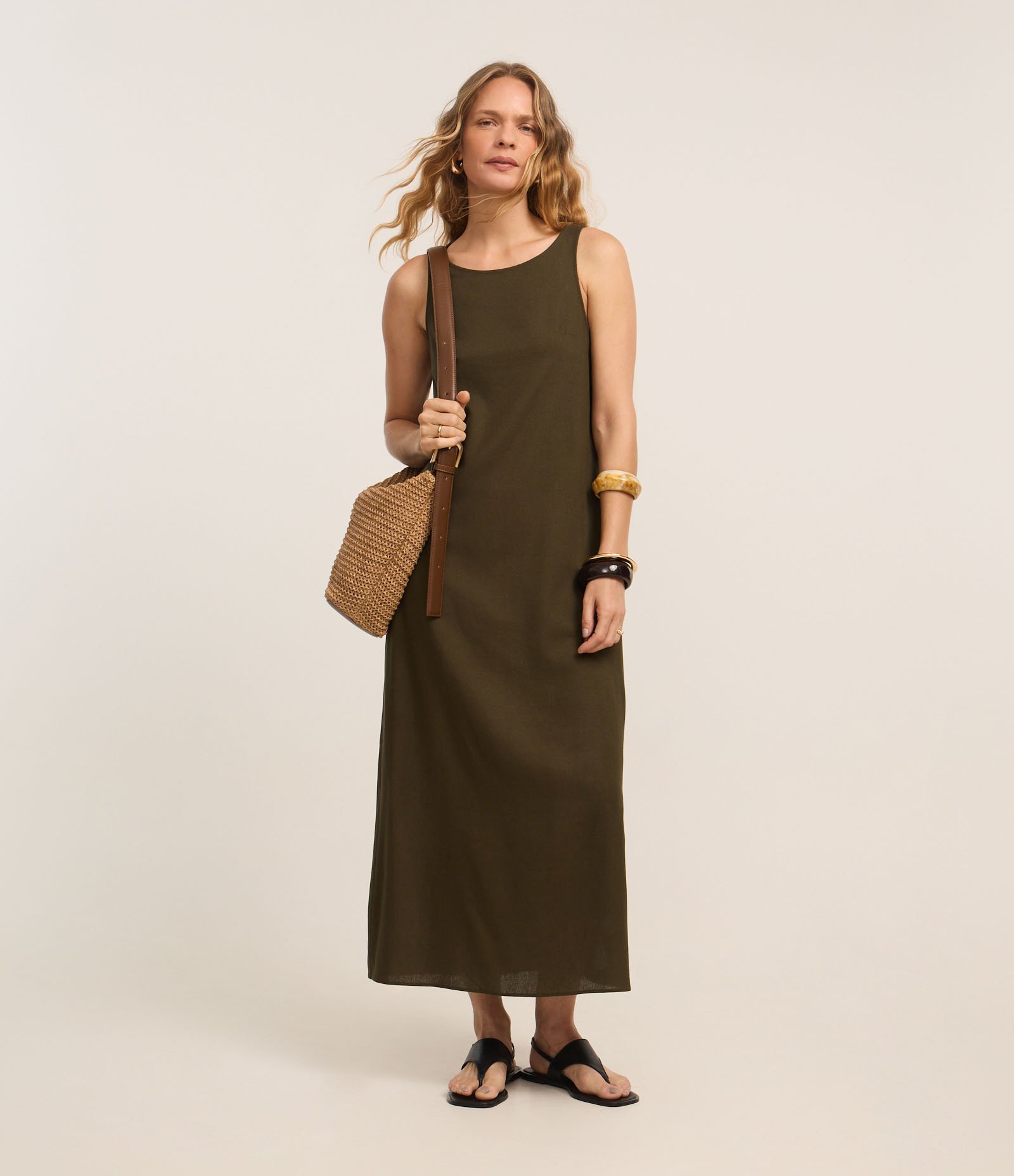 Vestido Evasê Midi em Viscolinho com Alça Larga Verde 1