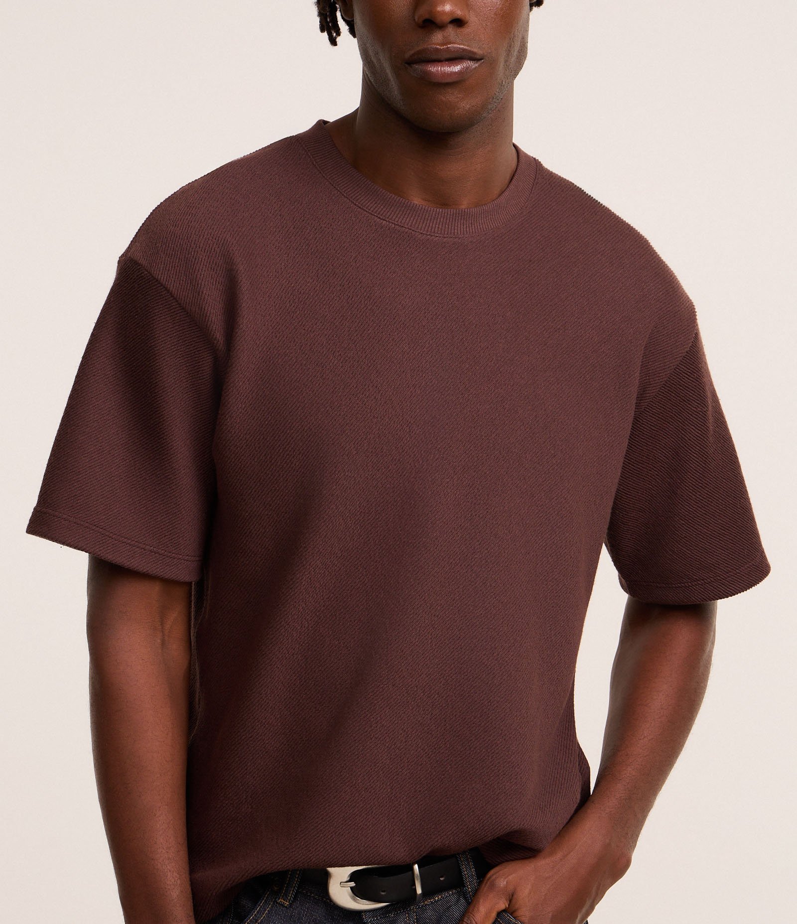 Camiseta Boxy em Algodão com Gola Canoa e Canelada Marrom 3