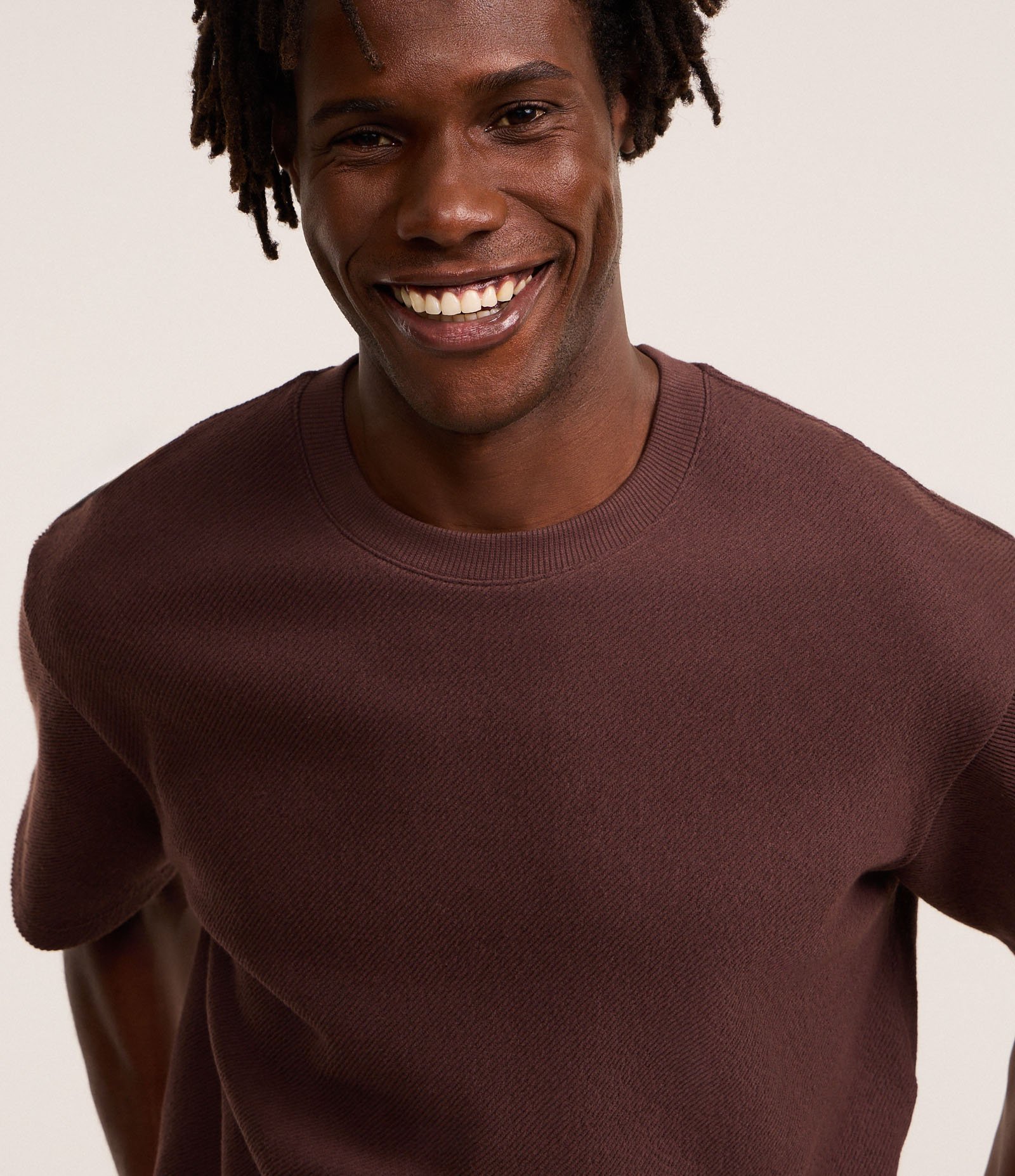 Camiseta Boxy em Algodão com Gola Canoa e Canelada Marrom 4