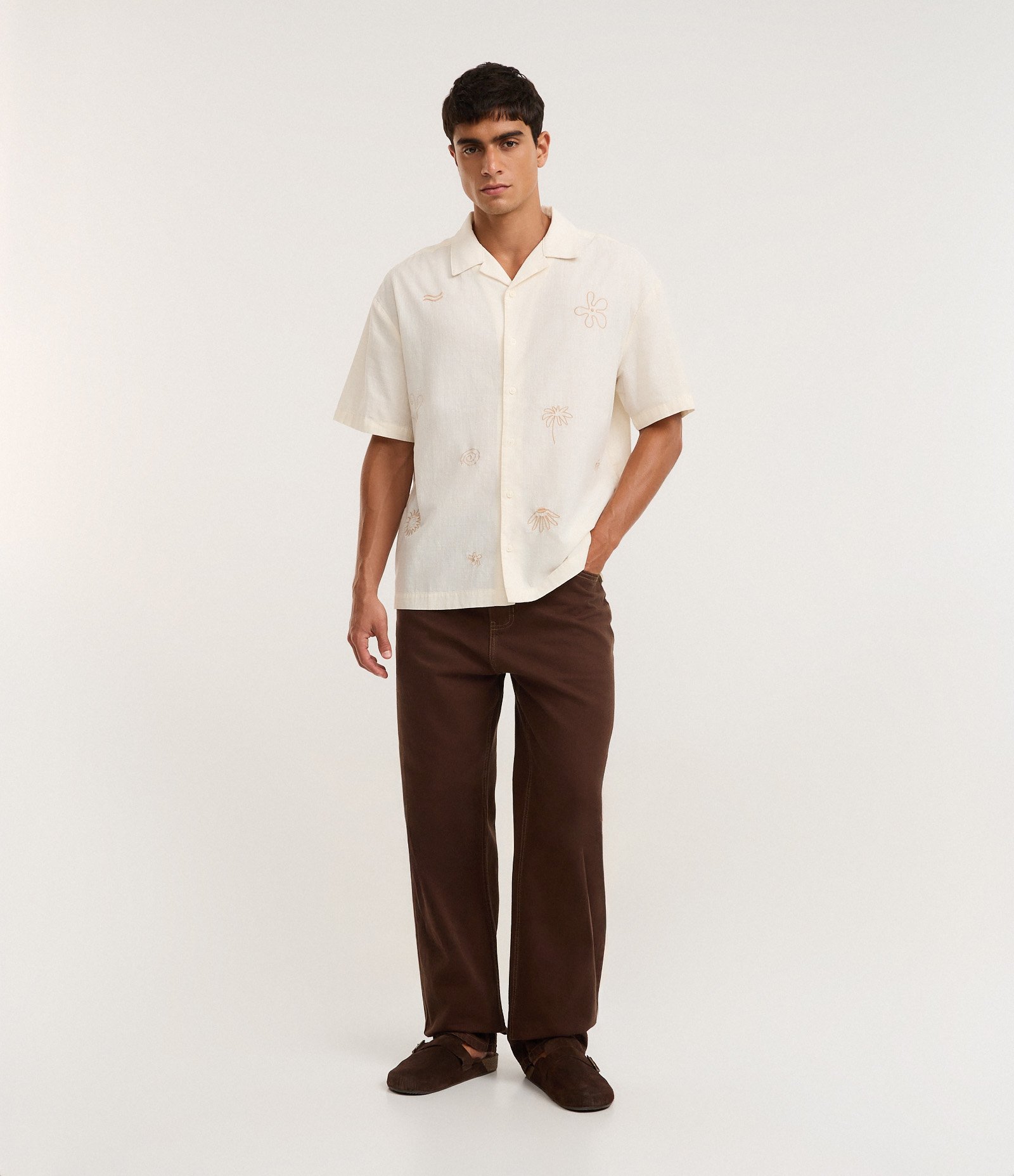 Camisa Boxy em Tricoline com Estampa Bordado de Verão Bege 2