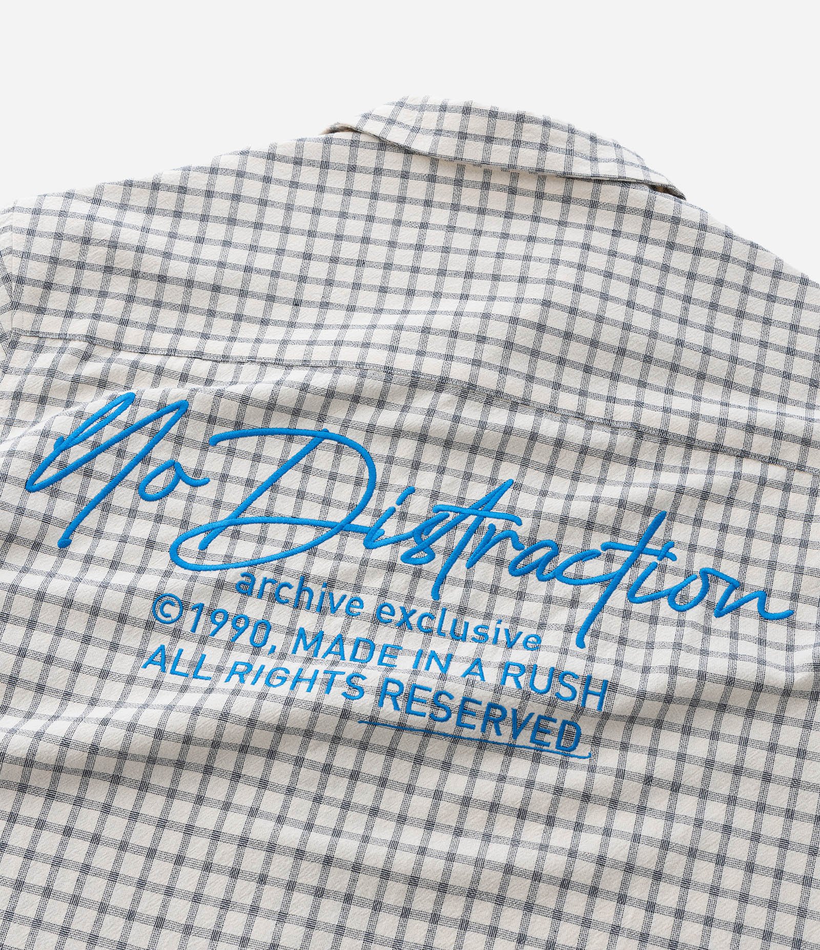 Camisa Boxy  em Tricoline Xadrez texturizada com Bordado nas costas Bege 8