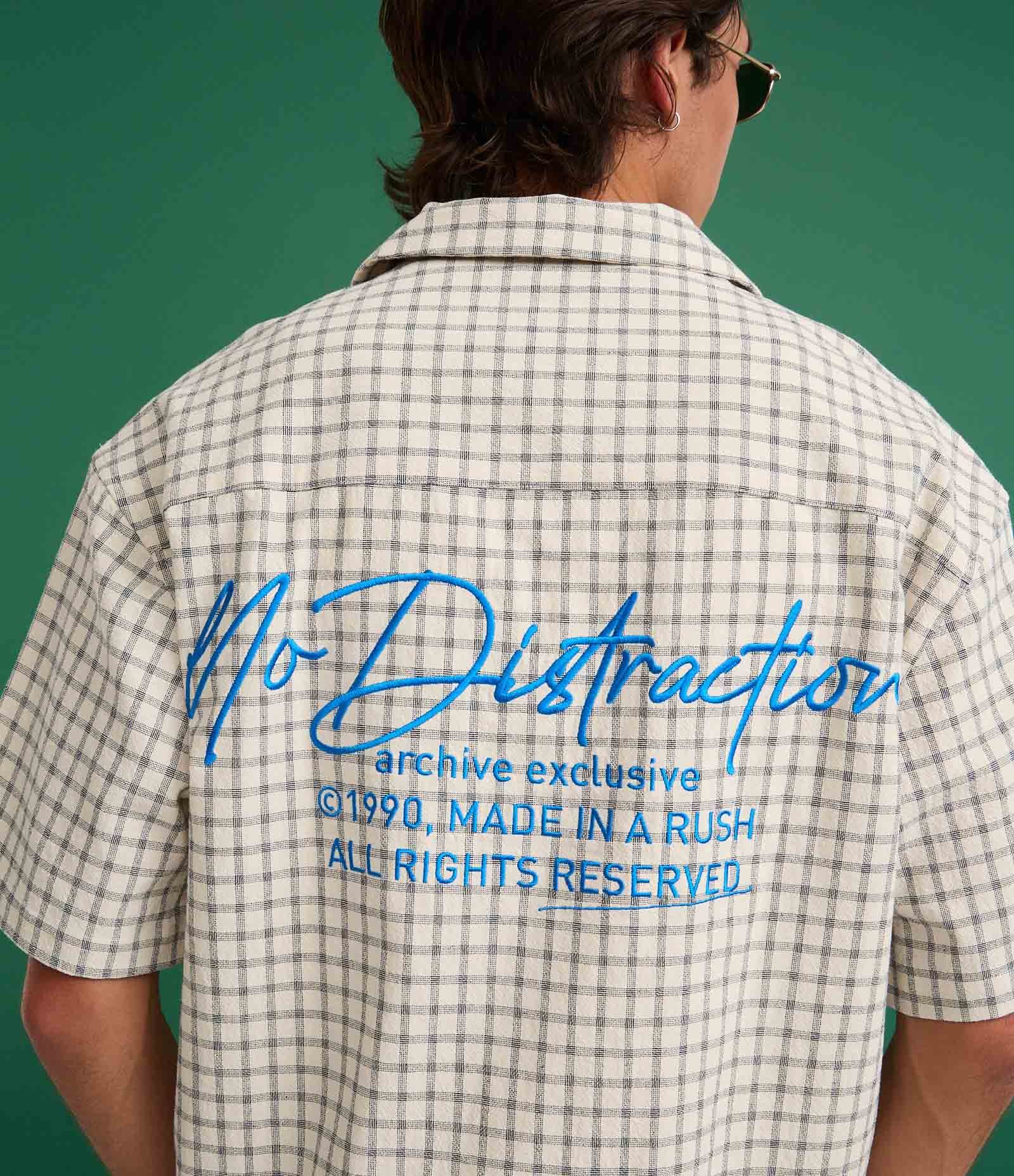 Camisa Boxy  em Tricoline Xadrez texturizada com Bordado nas costas Bege 3