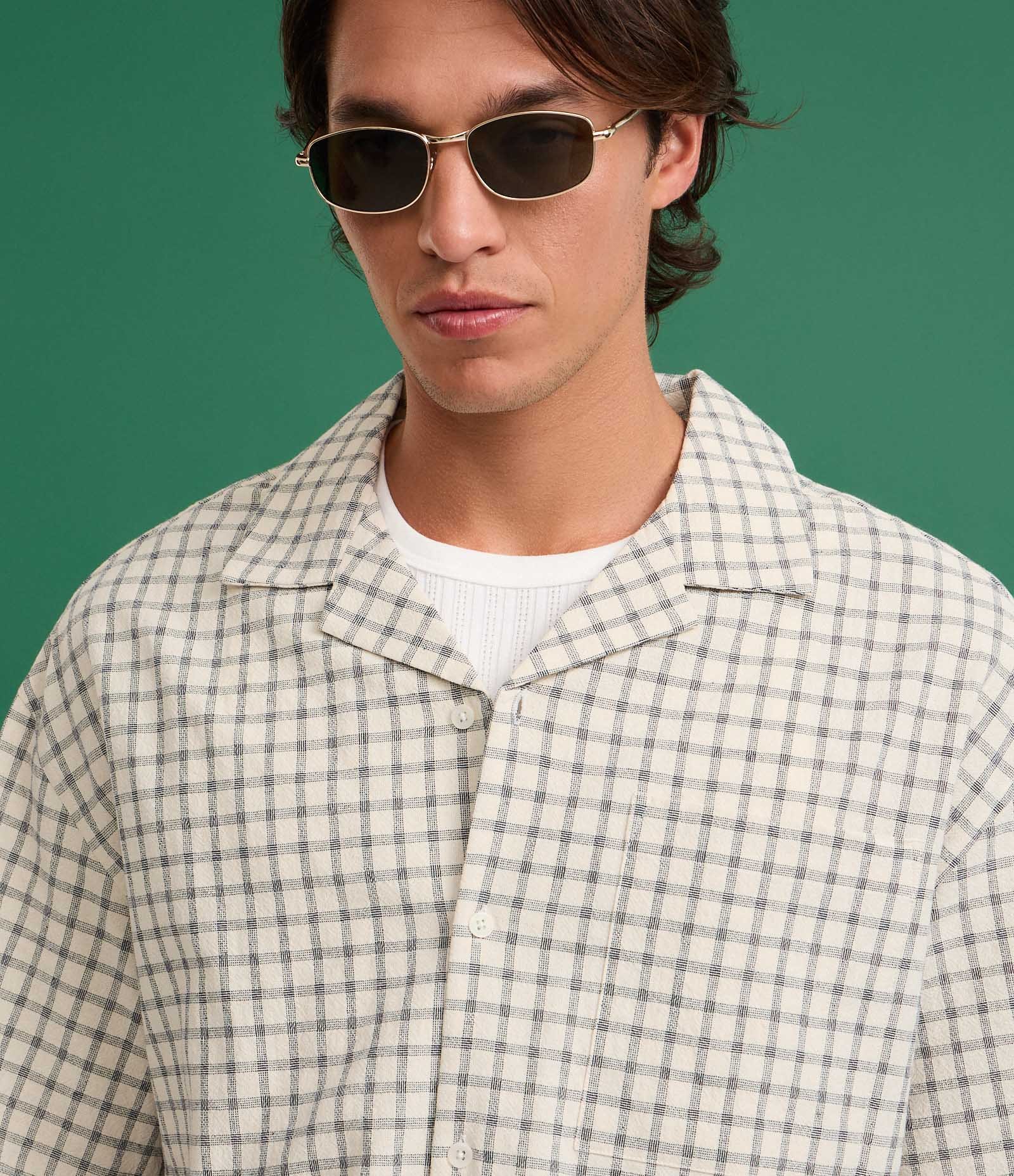 Camisa Boxy  em Tricoline Xadrez texturizada com Bordado nas costas Bege 4
