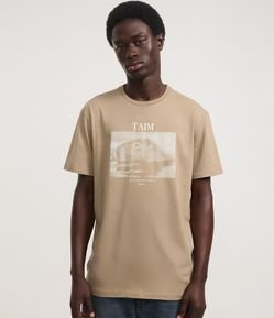 Camiseta em Algodão com Estampa de Capivara e Lettering Taim