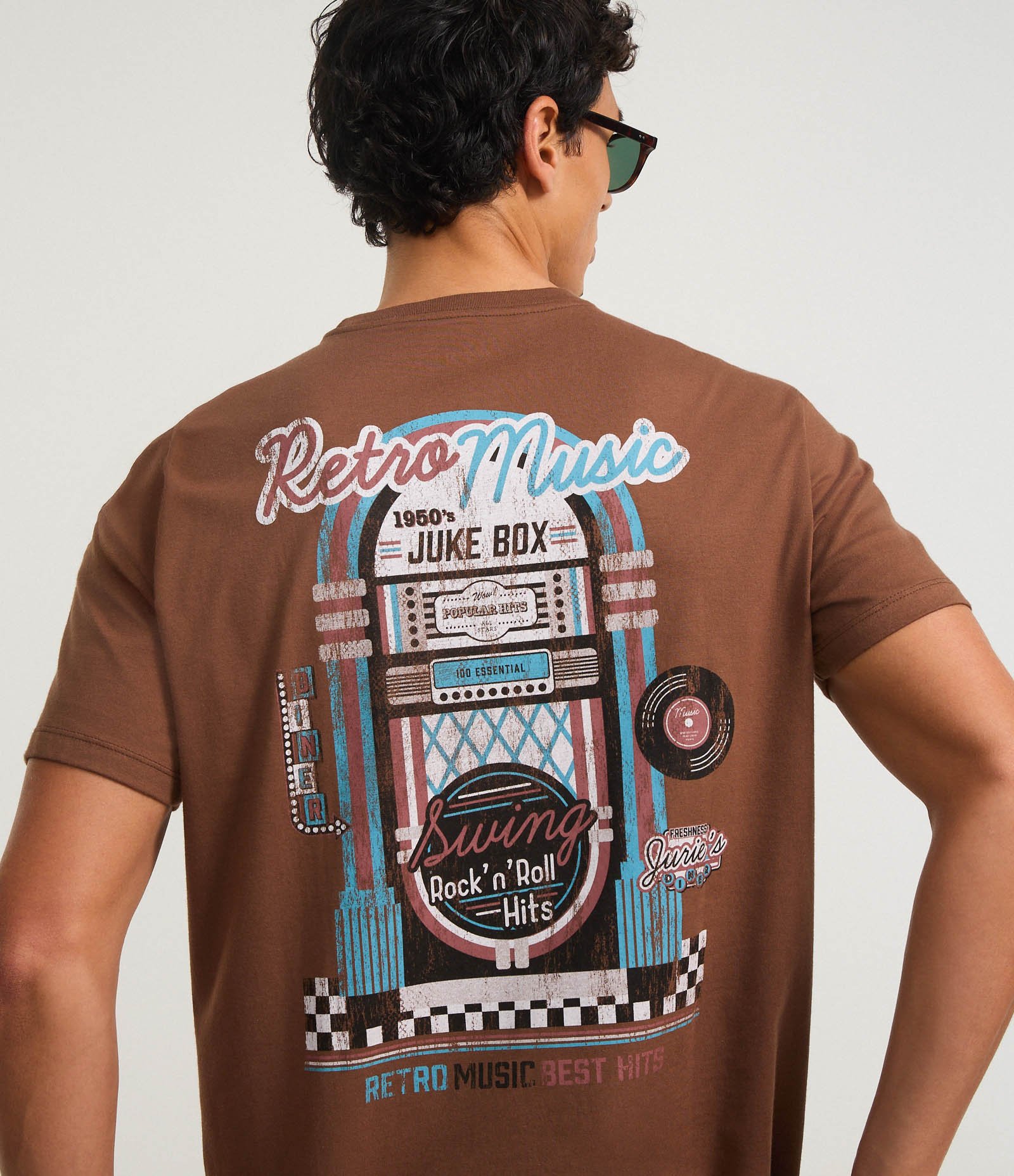 Camiseta em Algodão com Estampa Retro Music Marrom 3