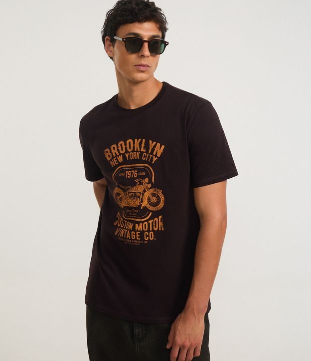 Camiseta Comfort em Algodão com Estampa de Moto e Lettering Brooklyn