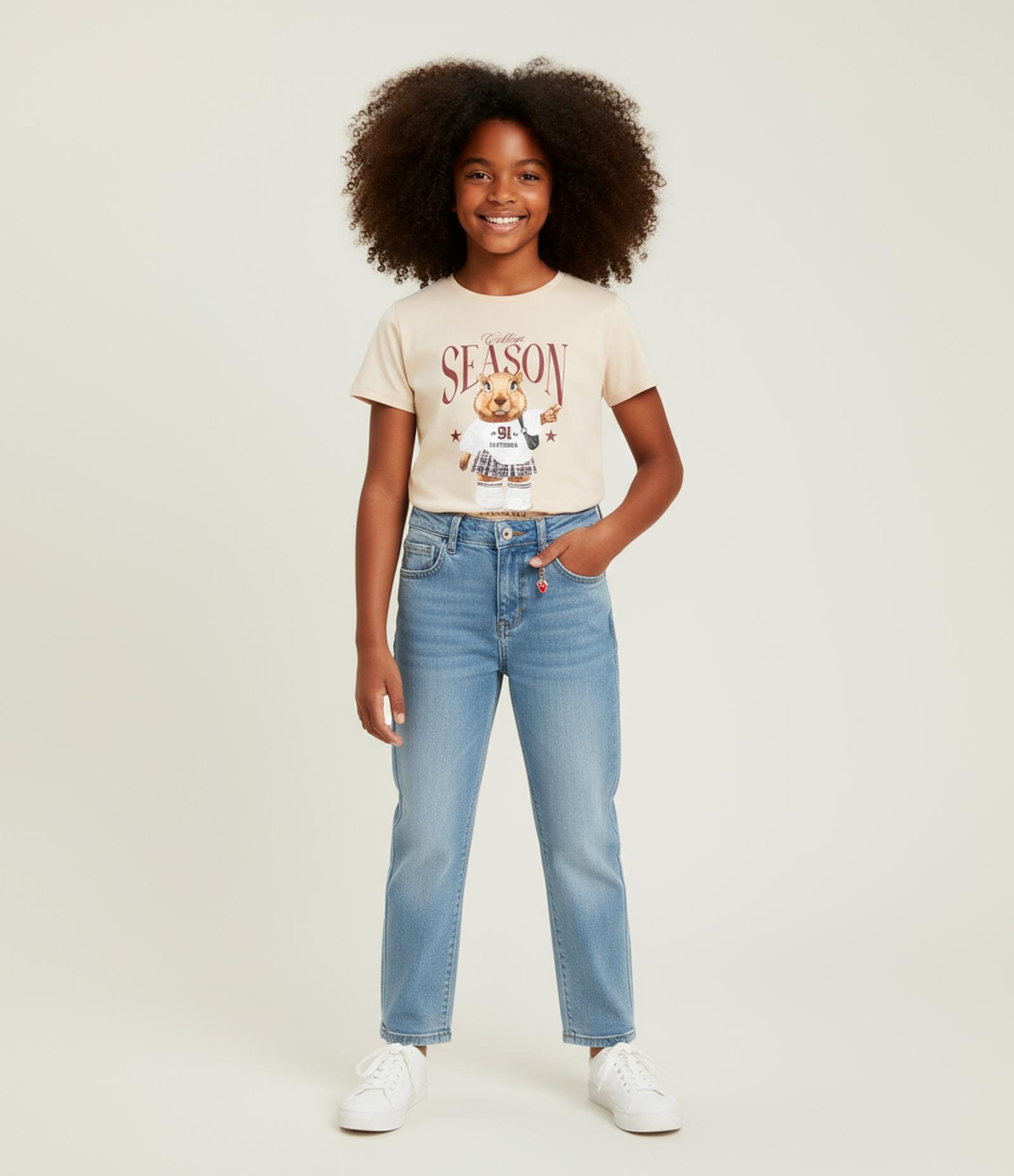 Calça Mom em Jeans com Pingentes de Frutinhas - Tam 5 a 14 Anos Azul 1