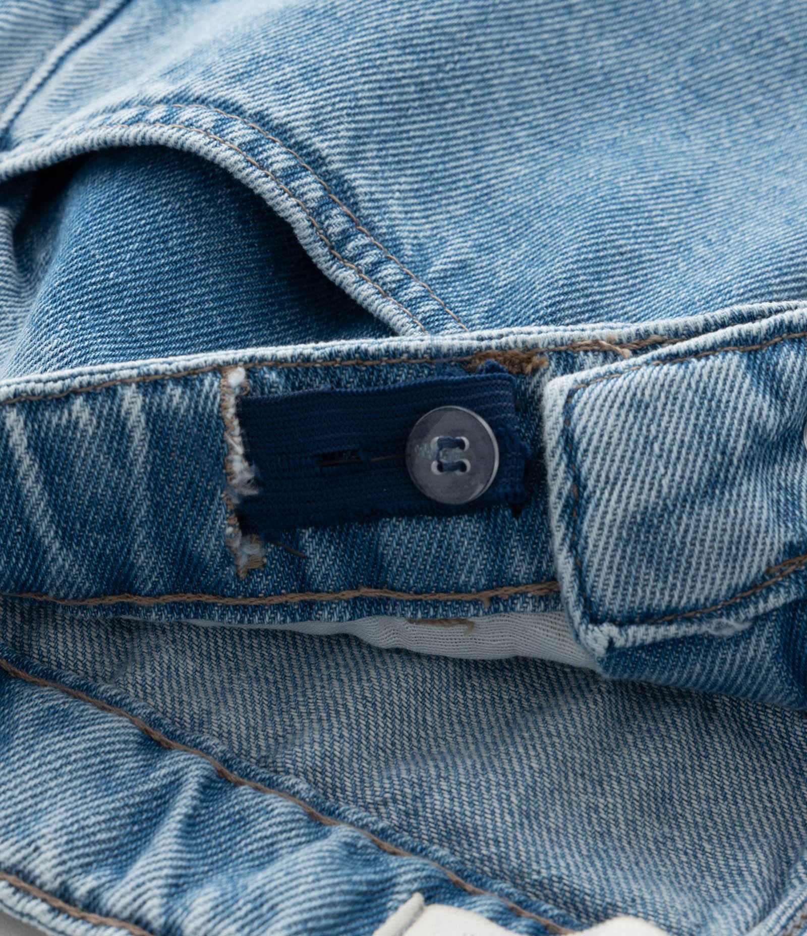 Calça Mom em Jeans com Pingentes de Frutinhas - Tam 5 a 14 Anos Azul 4