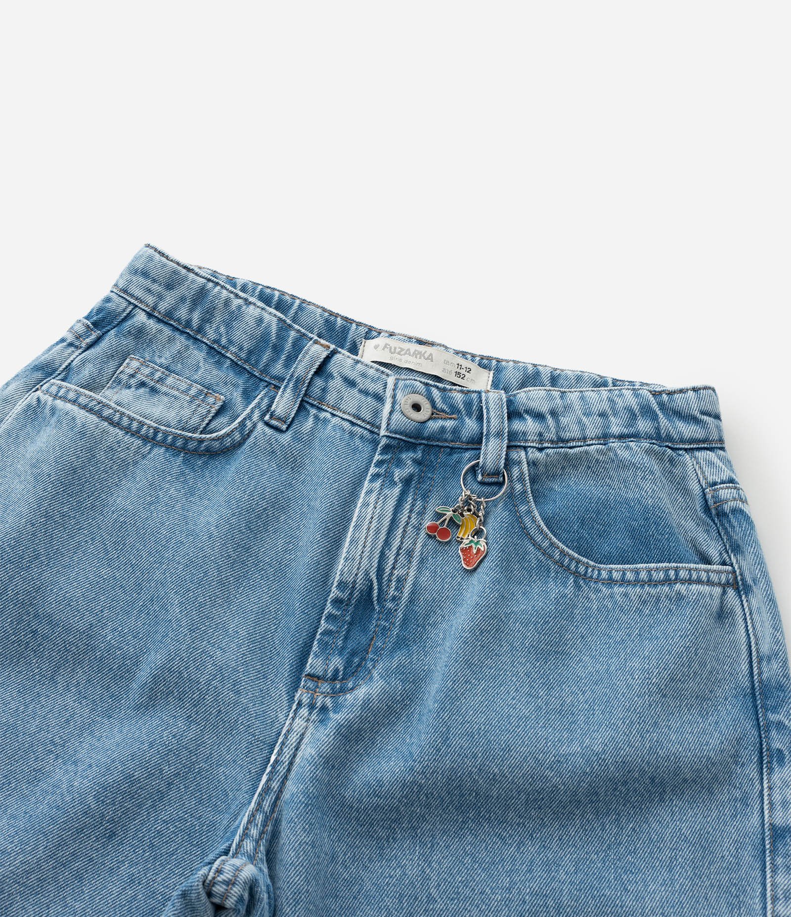 Calça Mom em Jeans com Pingentes de Frutinhas - Tam 5 a 14 Anos Azul 6