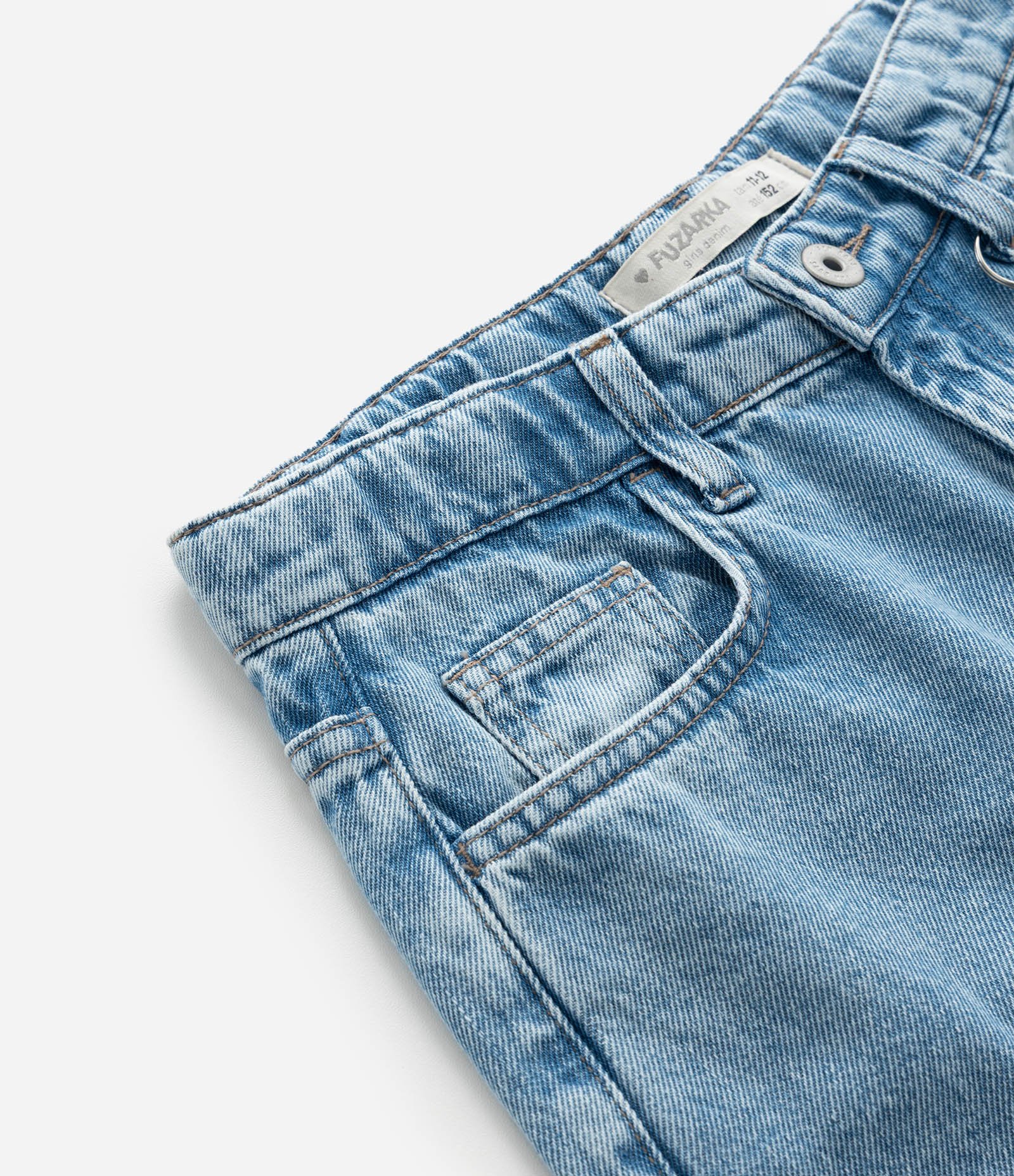 Calça Mom em Jeans com Pingentes de Frutinhas - Tam 5 a 14 Anos Azul 7