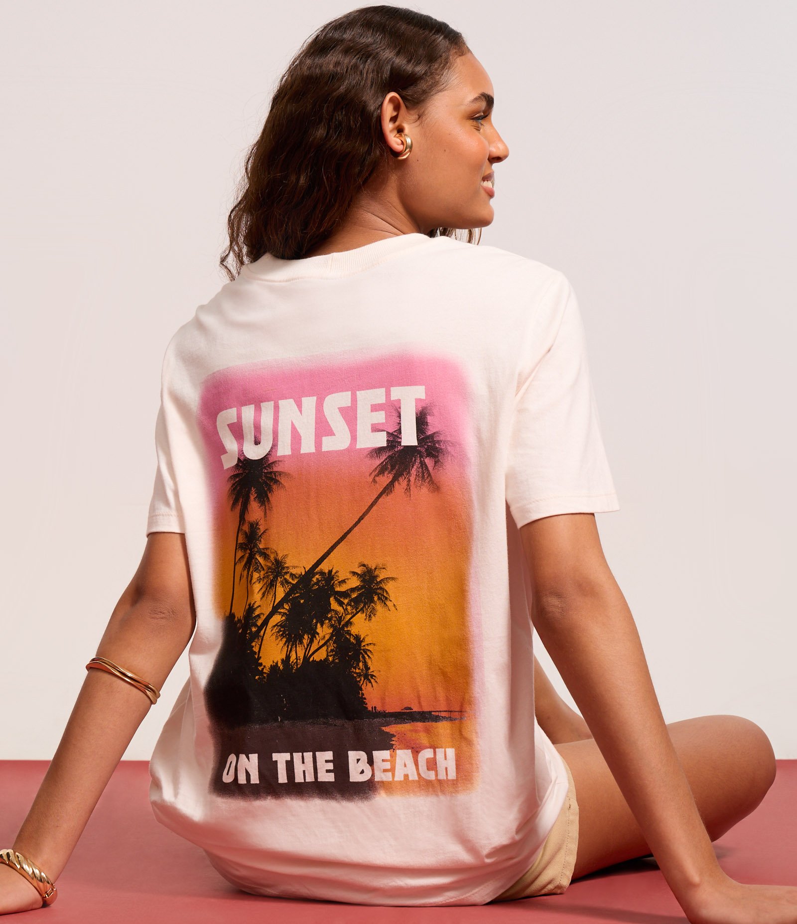 Camiseta T-shirt Alongada com Estampa Sunset Bege 5