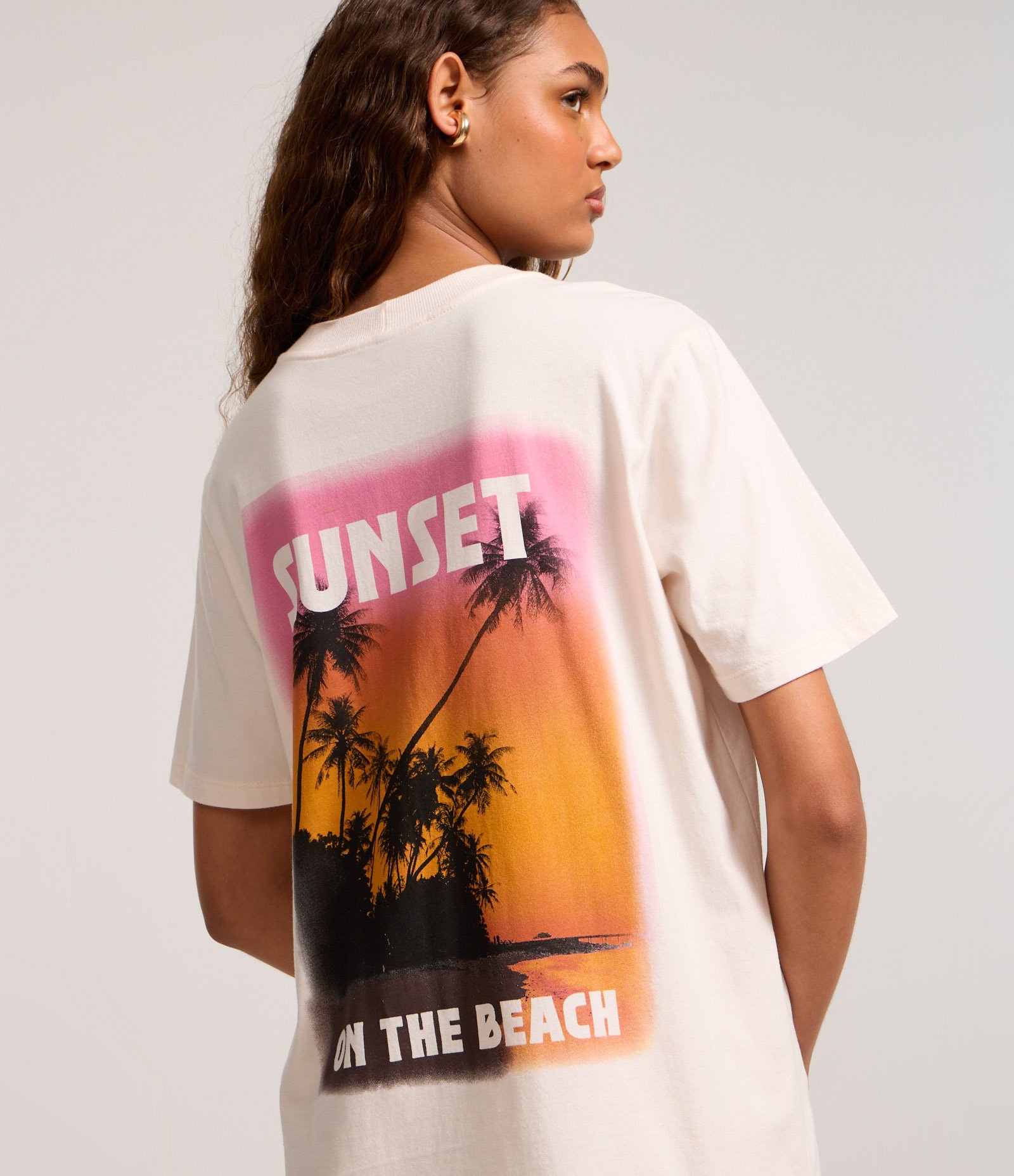 Camiseta T-shirt Alongada com Estampa Sunset Bege 1