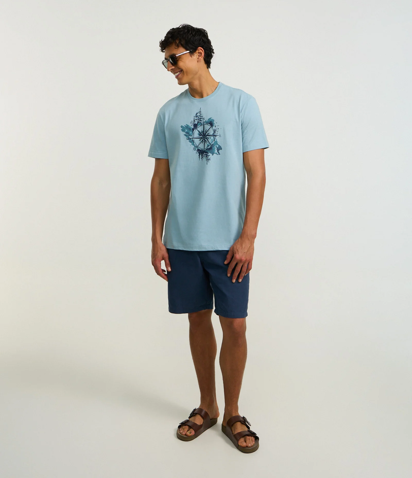 Camiseta em Algodão com Estampa Rosa dos Ventos em Aquarela Azul 2