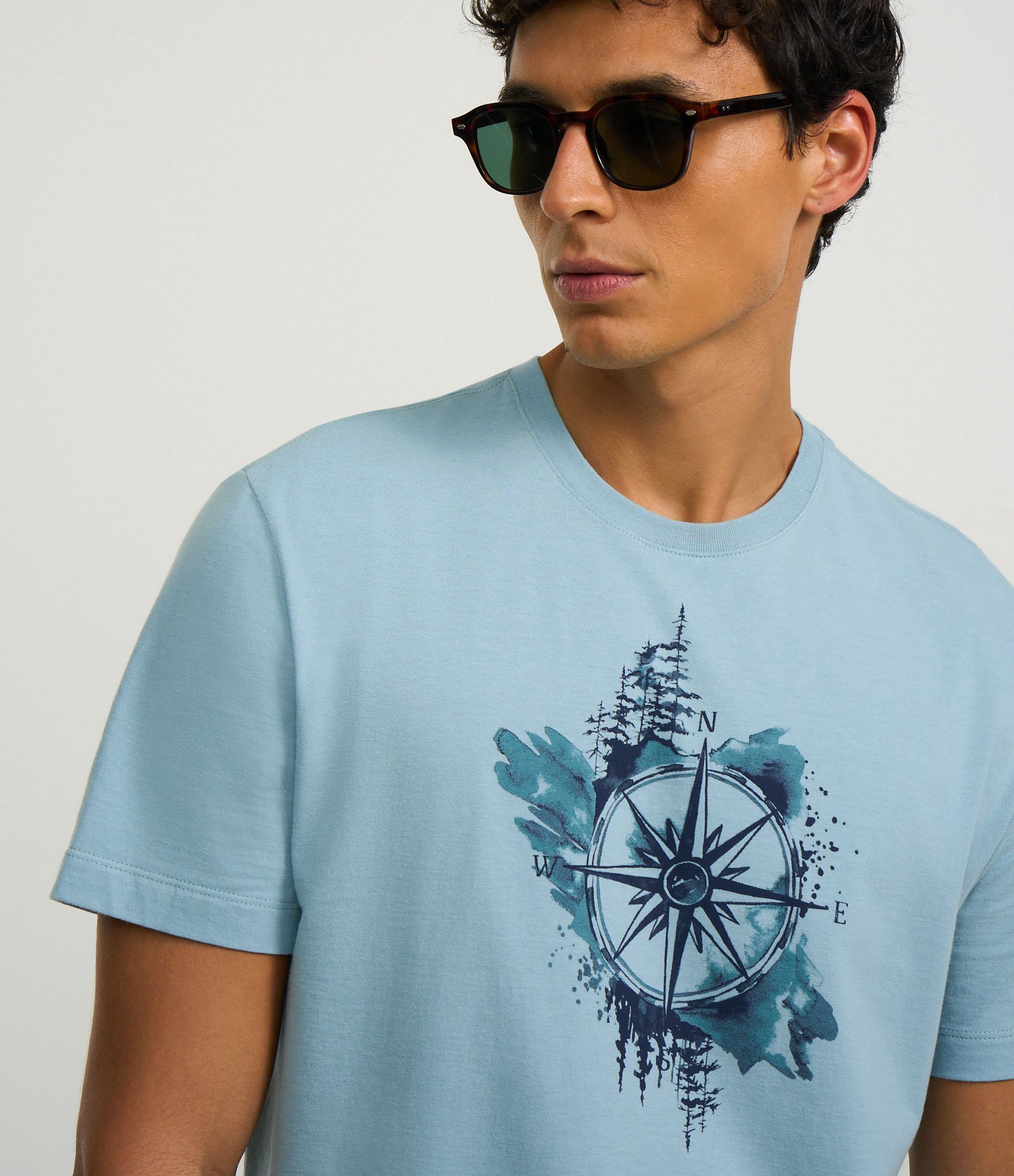 Camiseta em Algodão com Estampa Rosa dos Ventos em Aquarela Azul 3