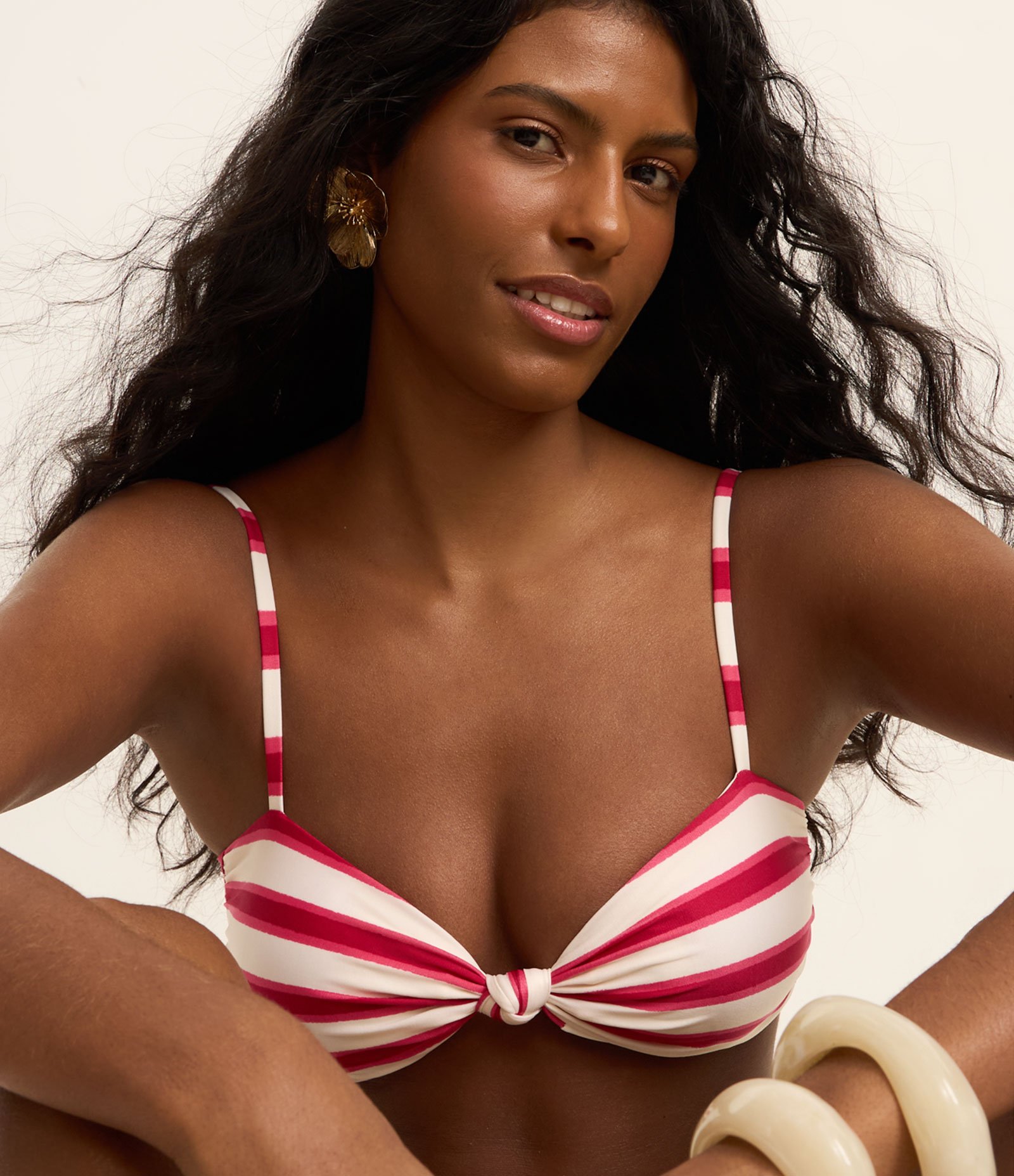 Biquíni Top Bandeau em Microfibra Listrada com Nózinho Vermelho 2