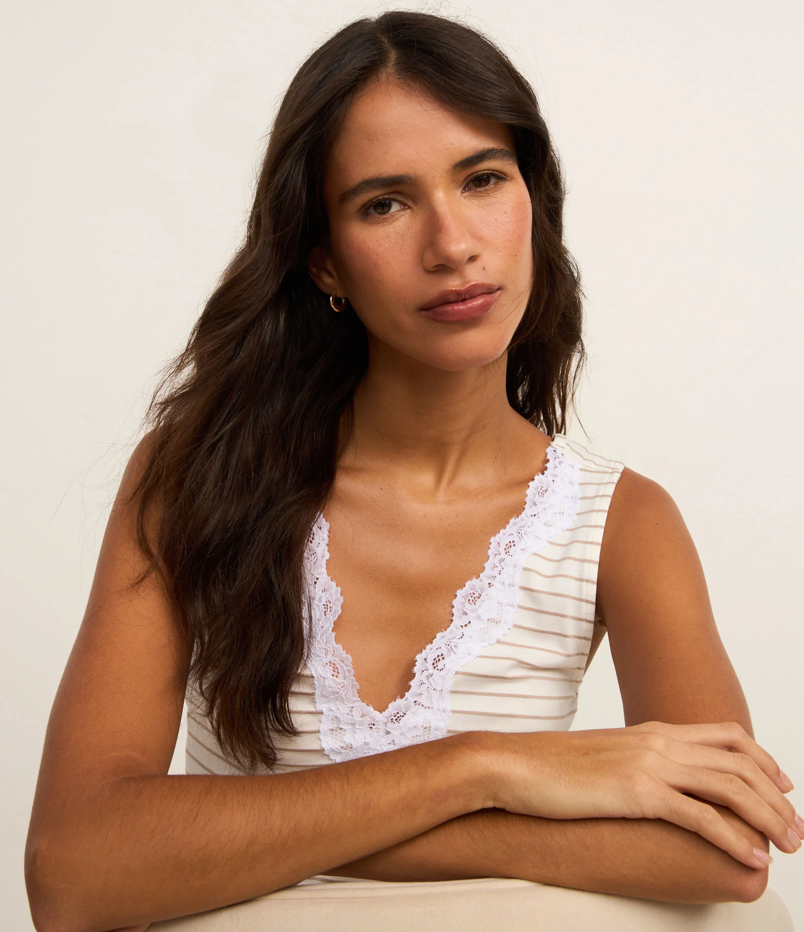 Pijama Short Doll em Viscose com Estampa Listrada e Detalhe de Renda Branco 2