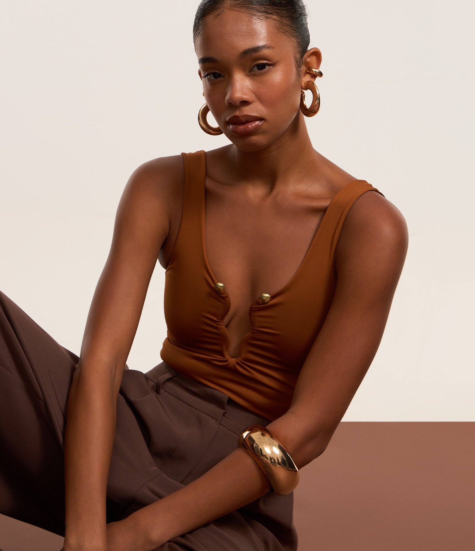 Body em Microfibra com Aviamento Forrado no Busto Marrom Caramelo 4