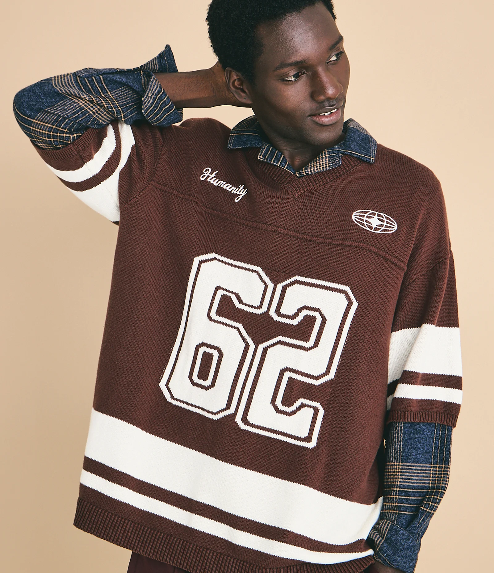 Camiseta Oversized Esportiva em Efeito Tricô Com Estampa e Bordado Marrom 1