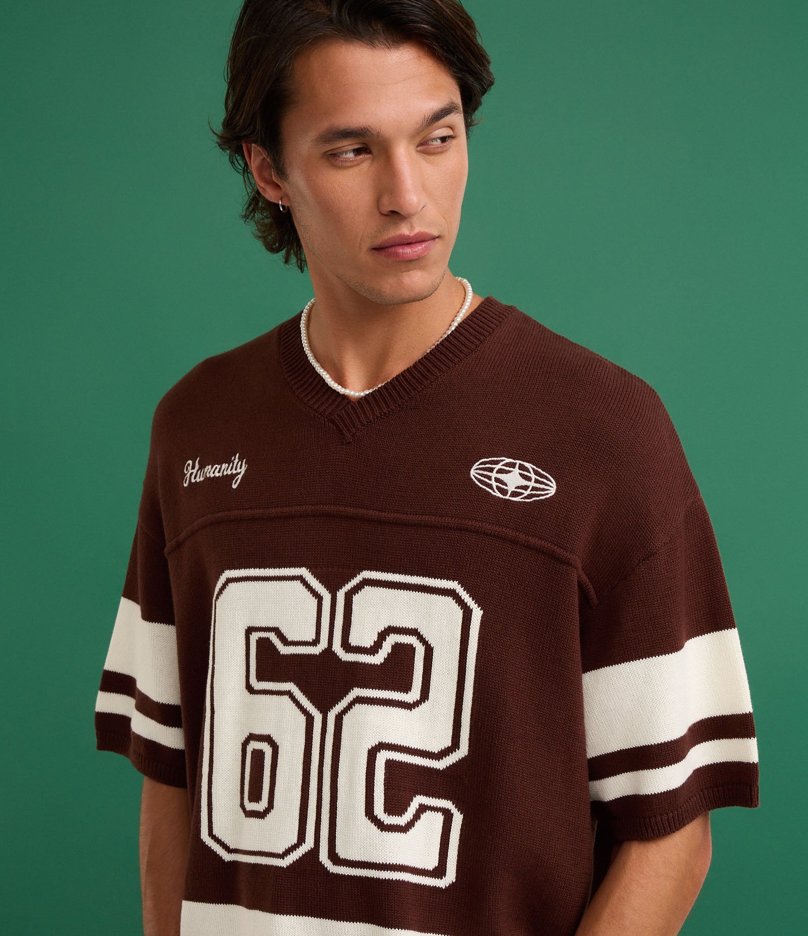 Camiseta Oversized Esportiva em Efeito Tricô Com Estampa e Bordado Marrom 5