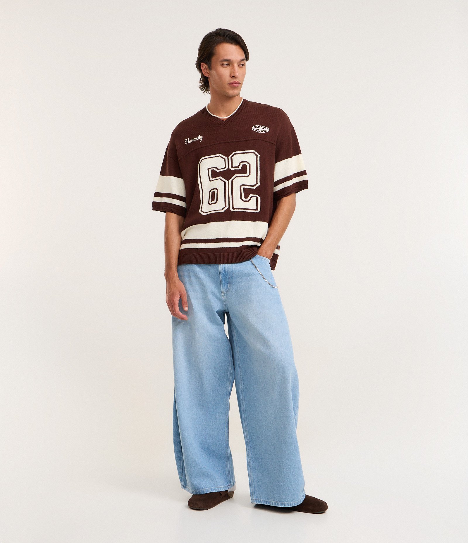 Camiseta Oversized Esportiva em Efeito Tricô Com Estampa e Bordado Marrom 6