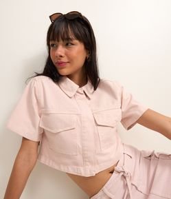 Camisa Cropped em Sarja com Bolsos e Lapela