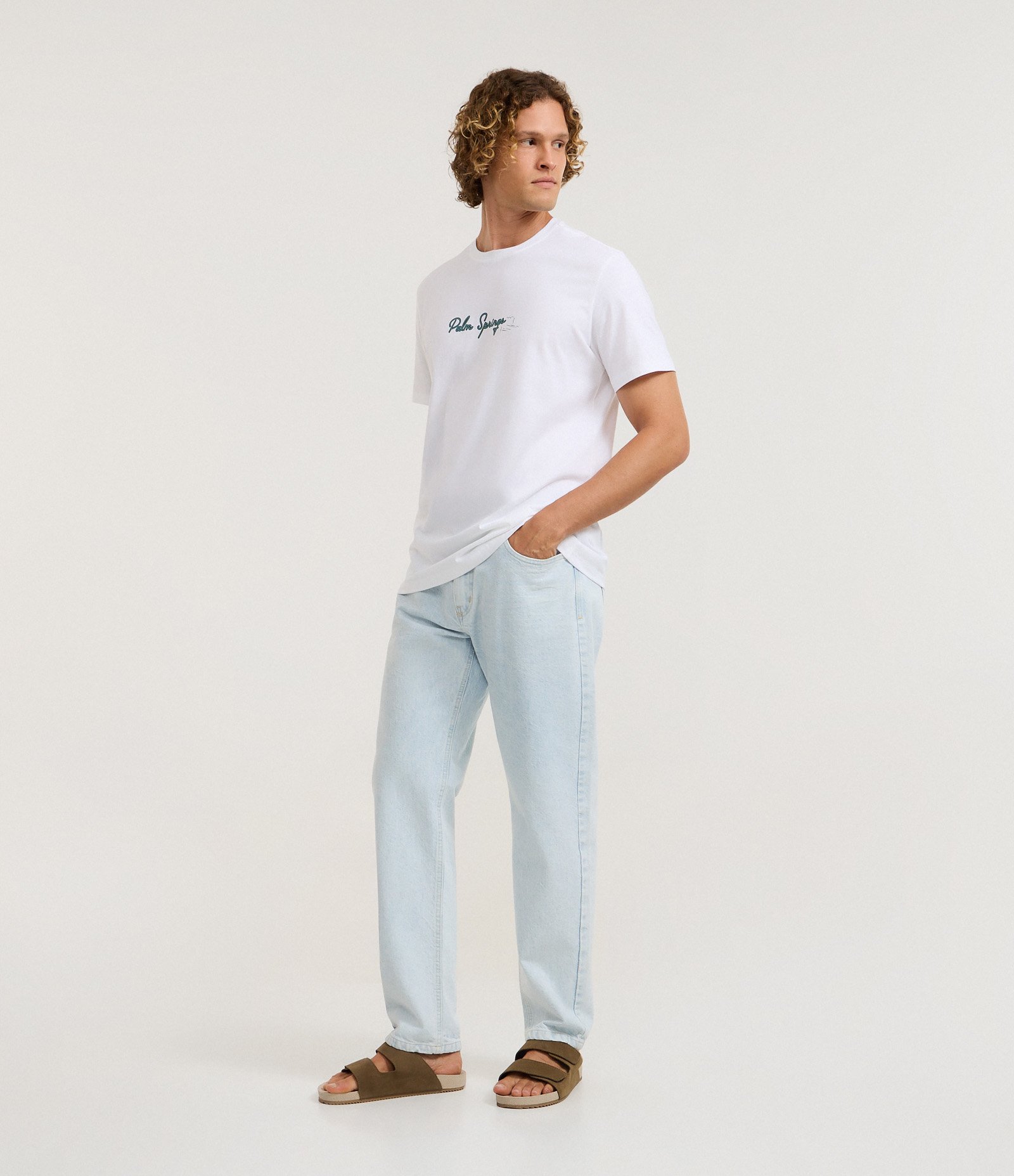 Camiseta Comfort em Algodão com Estampa Lettering Branco 2