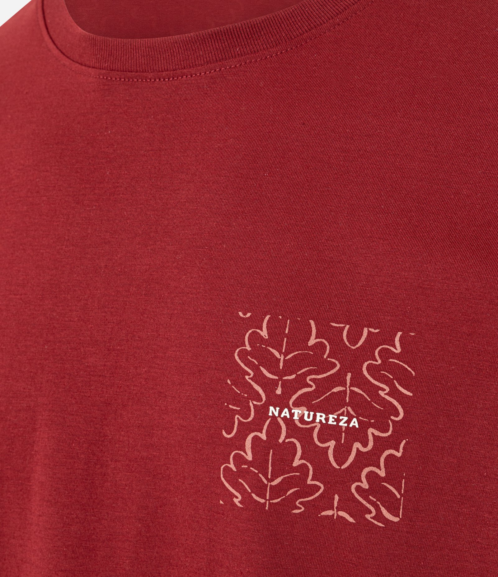 Camiseta Comfort em Algodão com Estampa de Folhagem Natureza Vermelho 2
