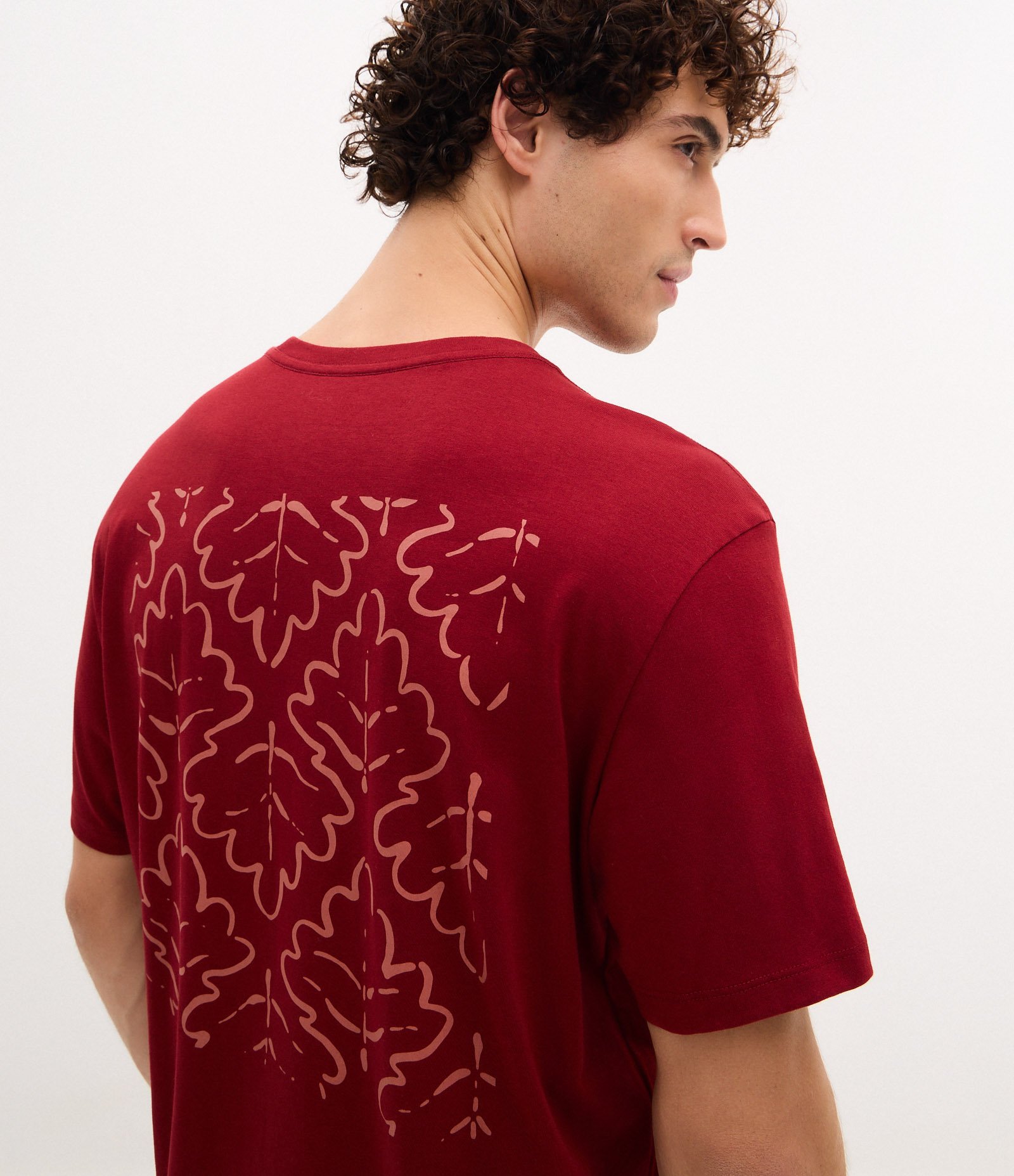 Camiseta Comfort em Algodão com Estampa de Folhagem Natureza Vermelho 3
