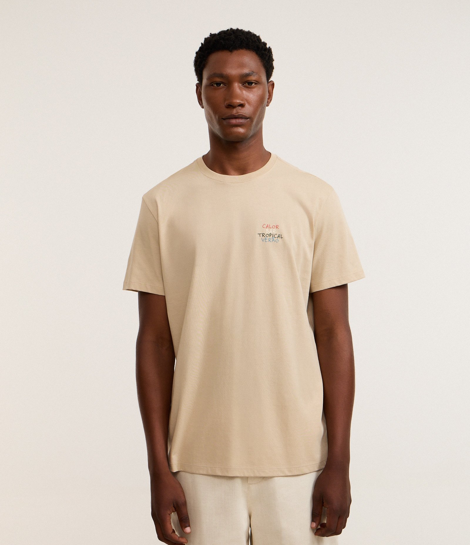 Camiseta em Algodão com Estampa Tropical Verão Bege 1