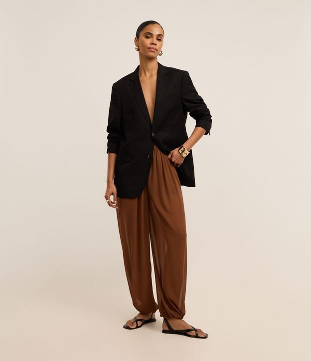 Calça Cenoura em Crepe com Transparência e Cós Reto