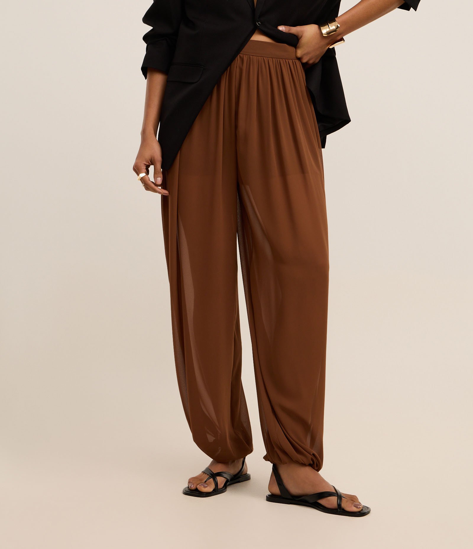 Calça Balloon em Crepe com Transparência e Cós Reto Marrom 3