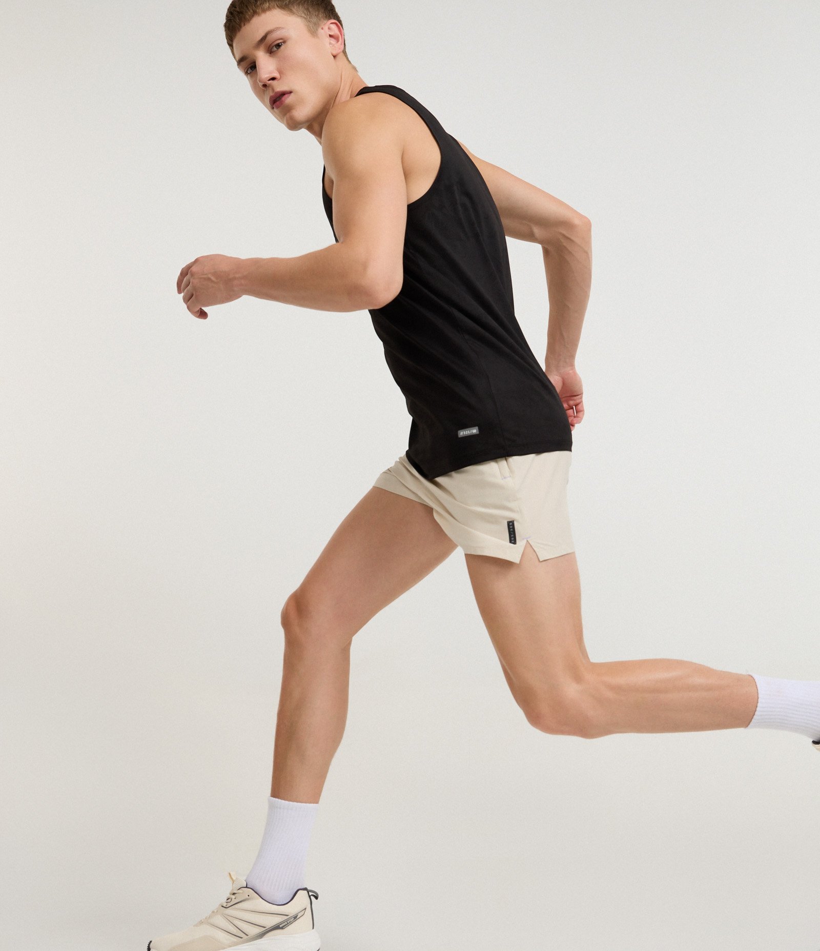 Bermuda Running Tecnológico em Microfibra Bege 3