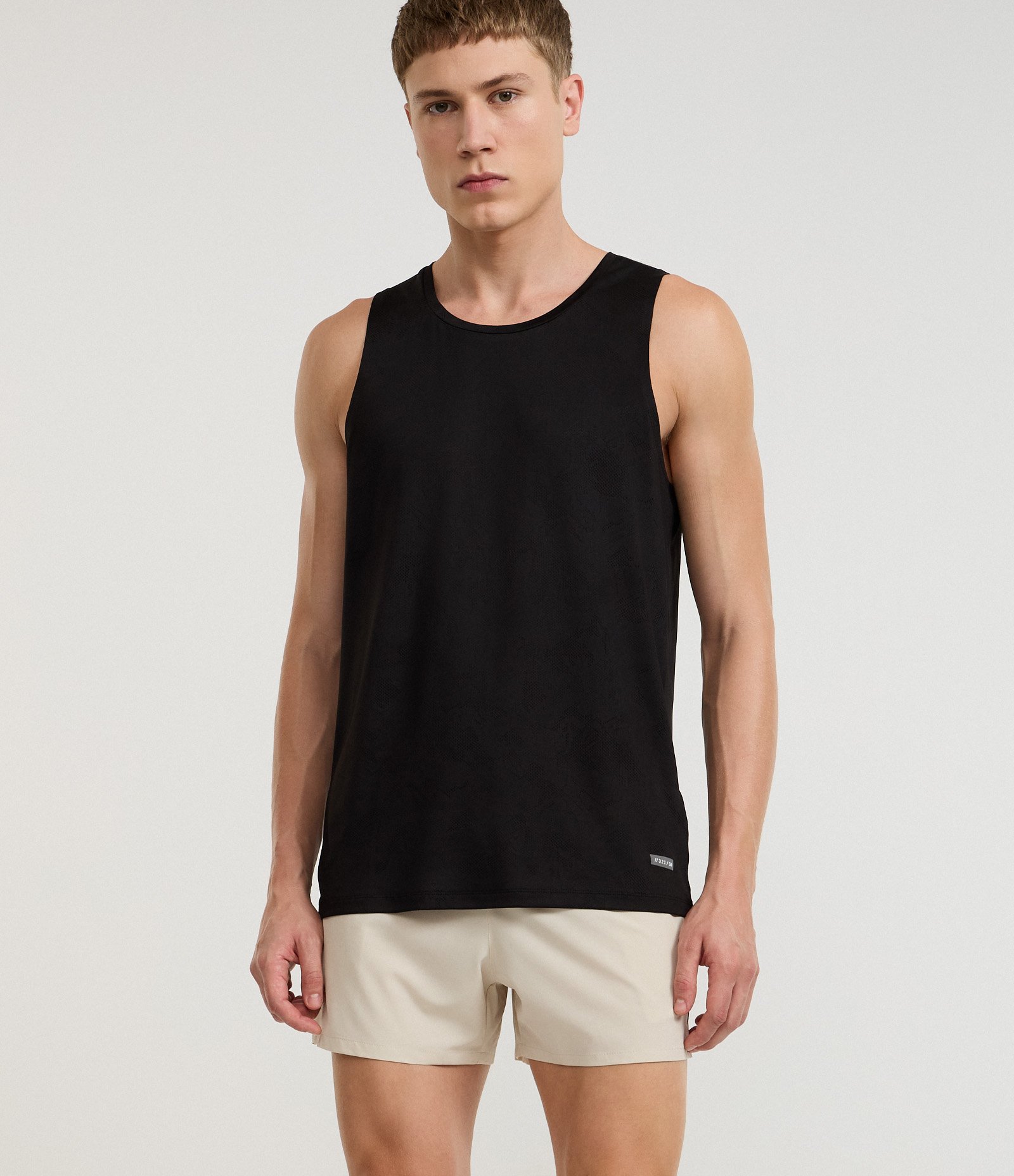 Bermuda Running Tecnológico em Microfibra Bege 5