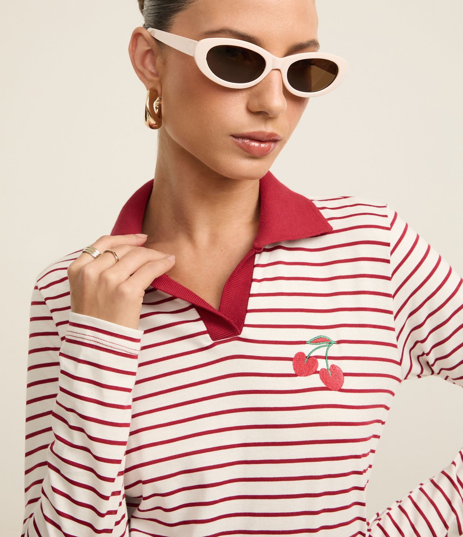 Blusa Listrada em Algodão com Gola Polo e Bordado Cereja Bicolor 1