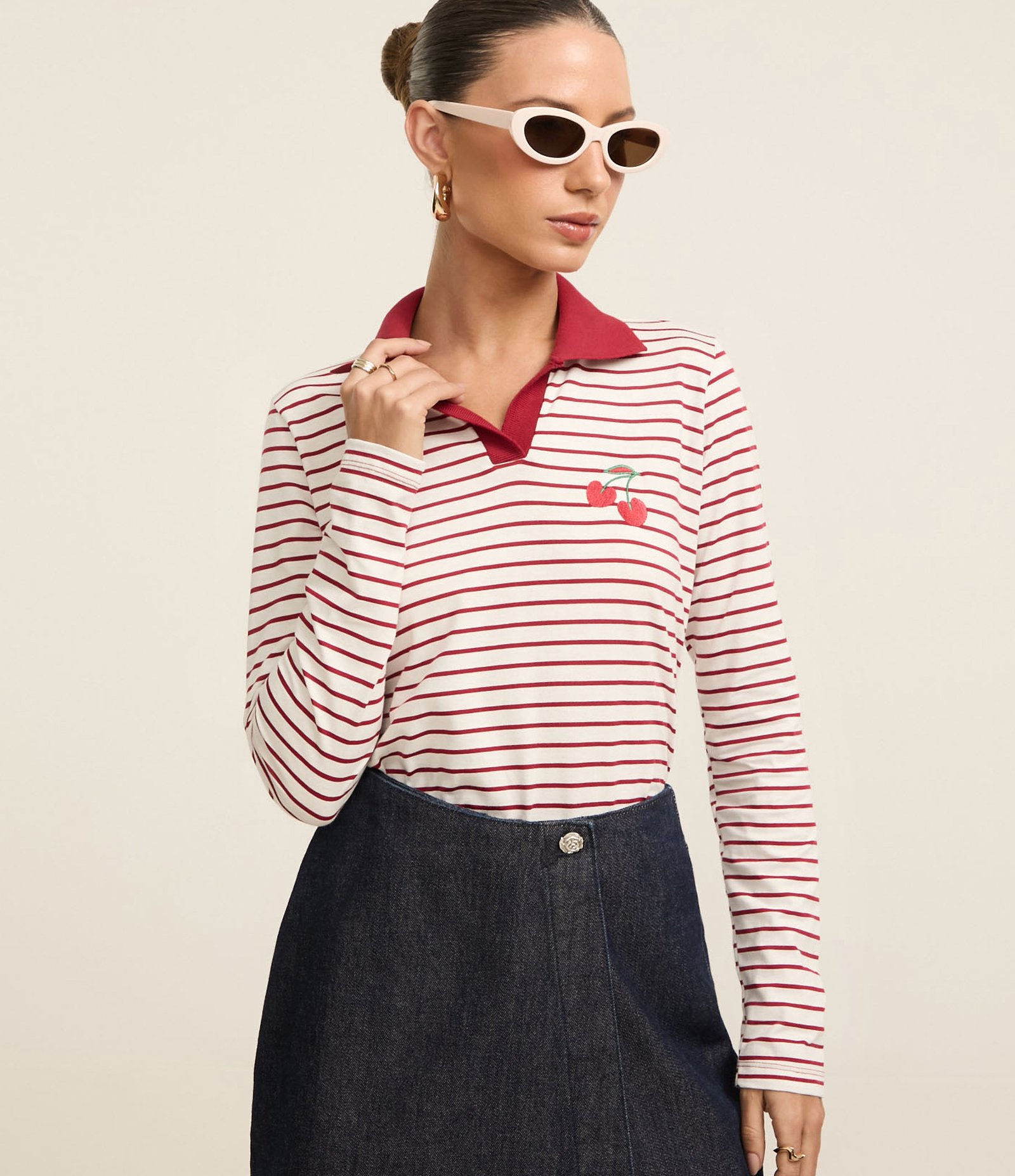 Blusa Listrada em Algodão com Gola Polo e Bordado Cereja Bicolor 2