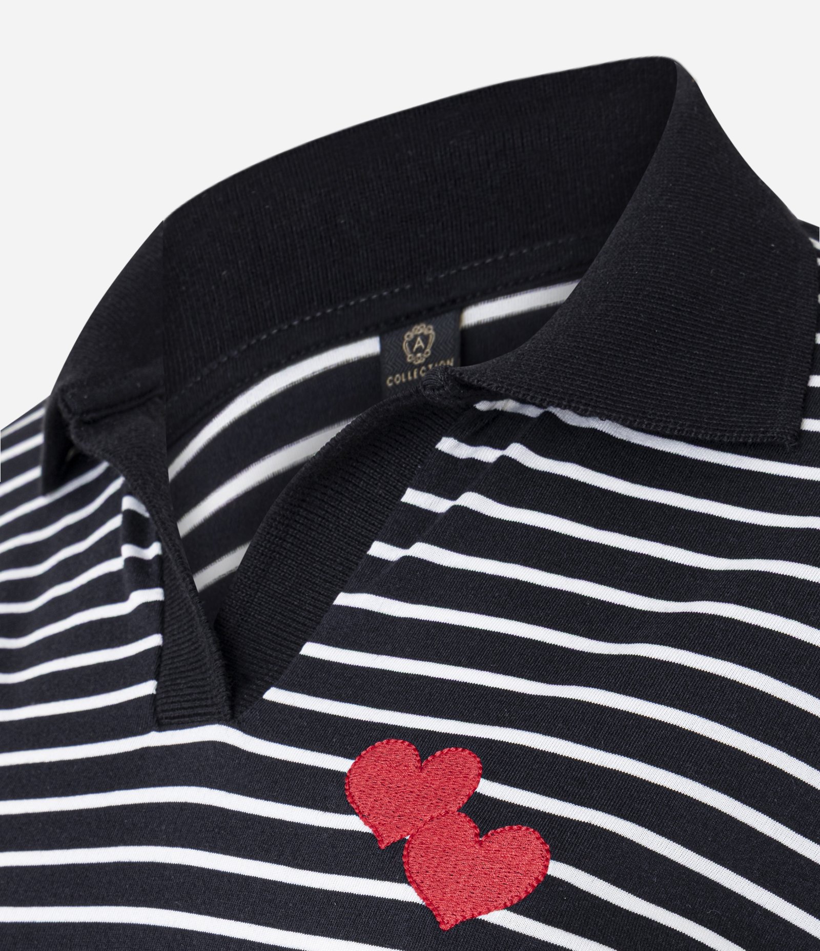 Blusa Listrada em Algodão com Gola Polo e Bordado Coração Preto/Branco 6