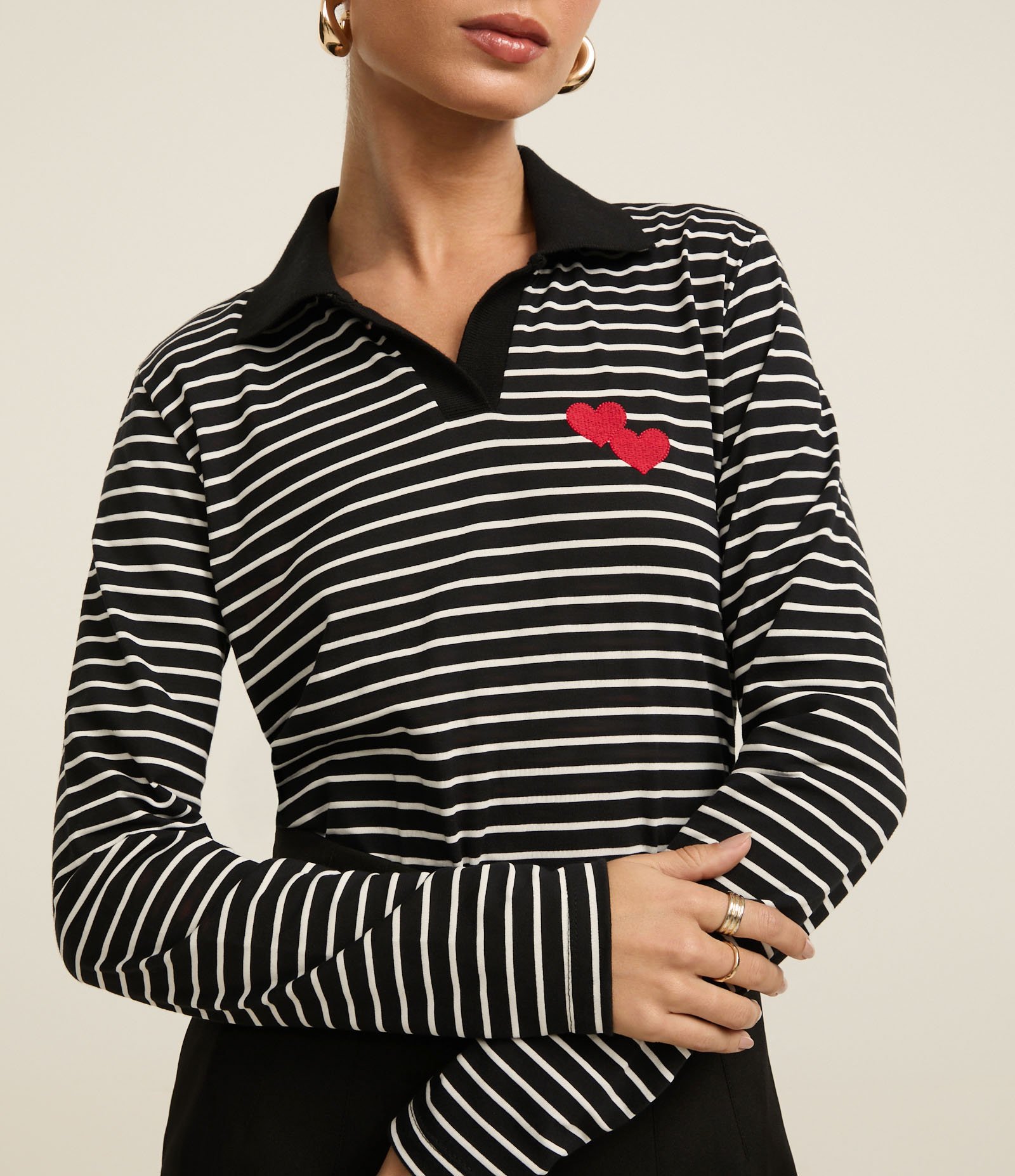 Blusa Listrada em Algodão com Gola Polo e Bordado Coração Preto/Branco 3