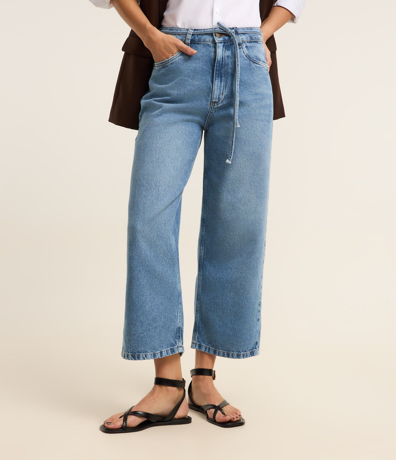 Calça Reta Cropped em Jeans com Amarração no Cós Azul 1