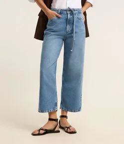 Calça Reta Cropped em Jeans com Amarração no Cós