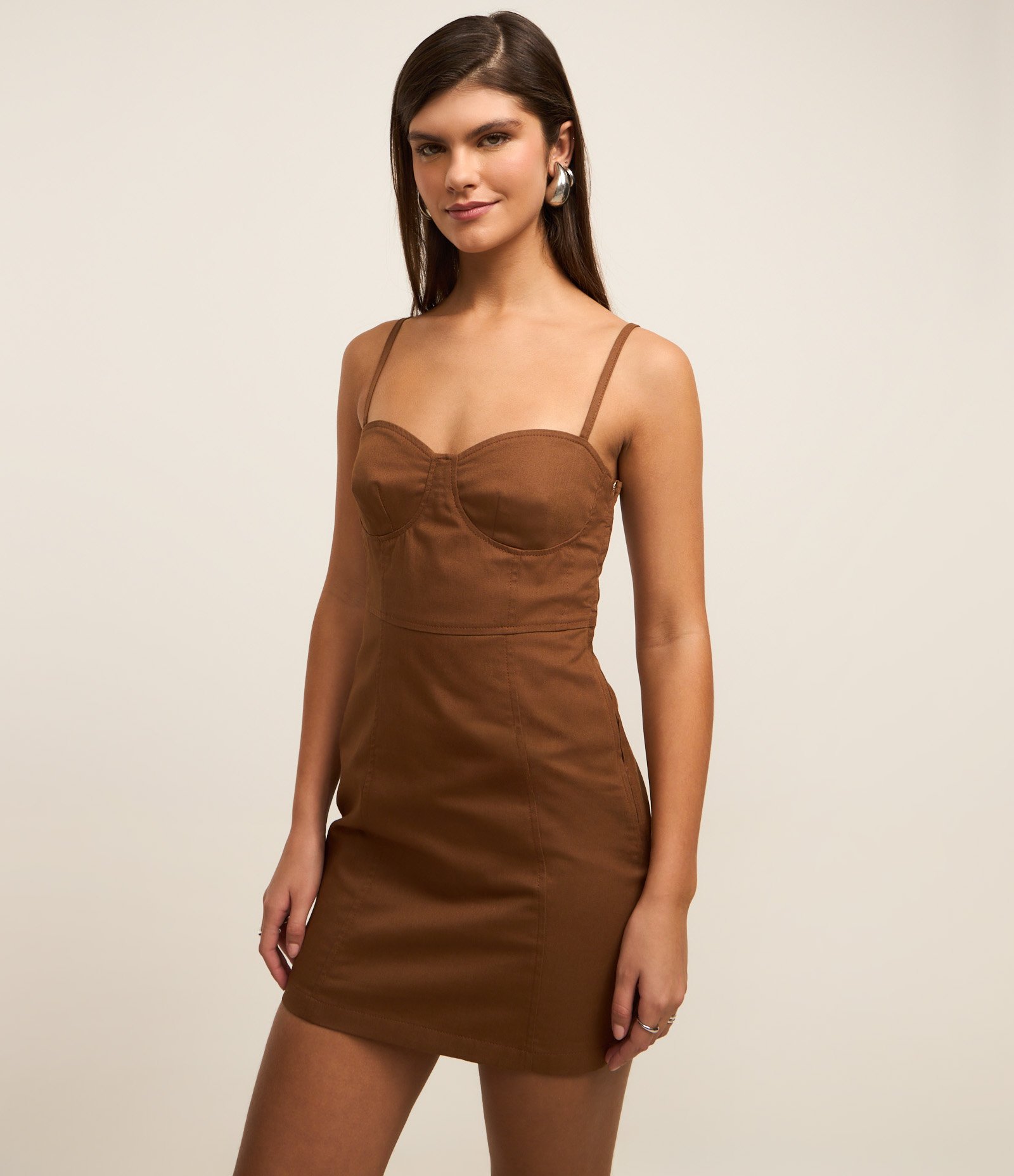 Vestido Curto em Sarja com Decote Coração e Alças Finas Marrom 1