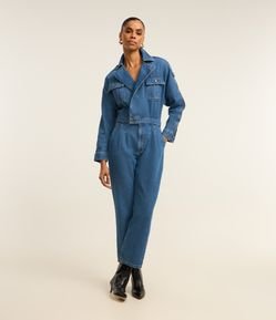 Macacão Jeans com Bolsos e Aletas nos Ombros