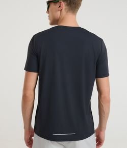 Camiseta Regular em Tecnologia Dry com Estampa Lettering