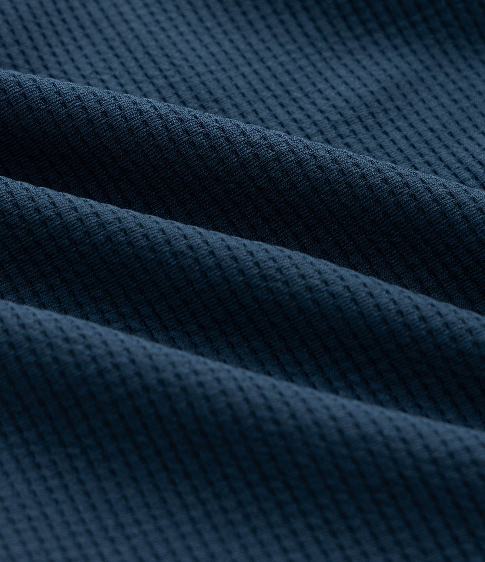 Bermuda Esportiva em Microfibra Texturizado com Estampa Localizada Azul 6