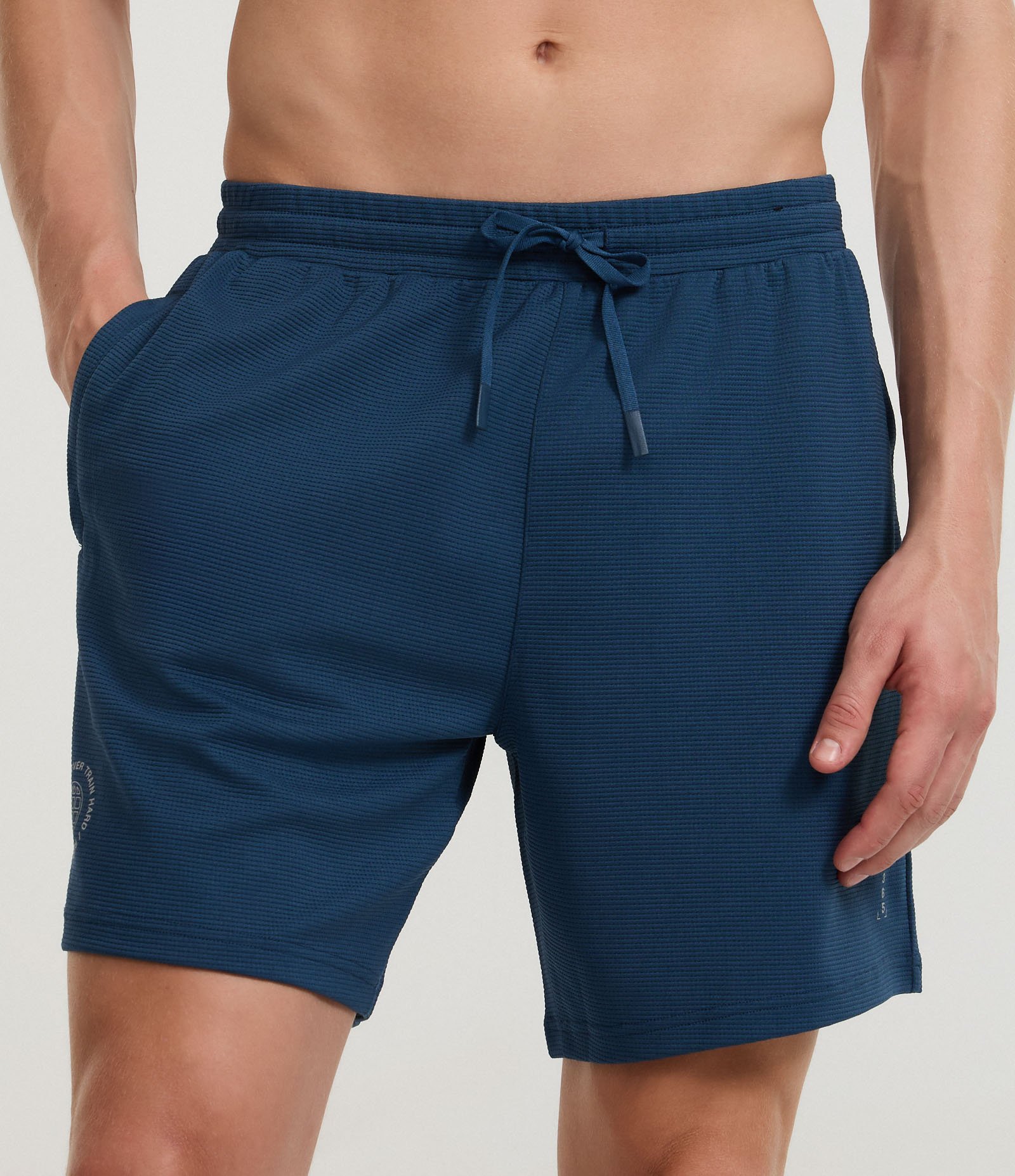 Bermuda Esportiva em Microfibra Texturizado com Estampa Localizada Azul 2