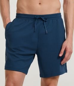Bermuda Esportiva em Microfibra Texturizado com Estampa Localizada